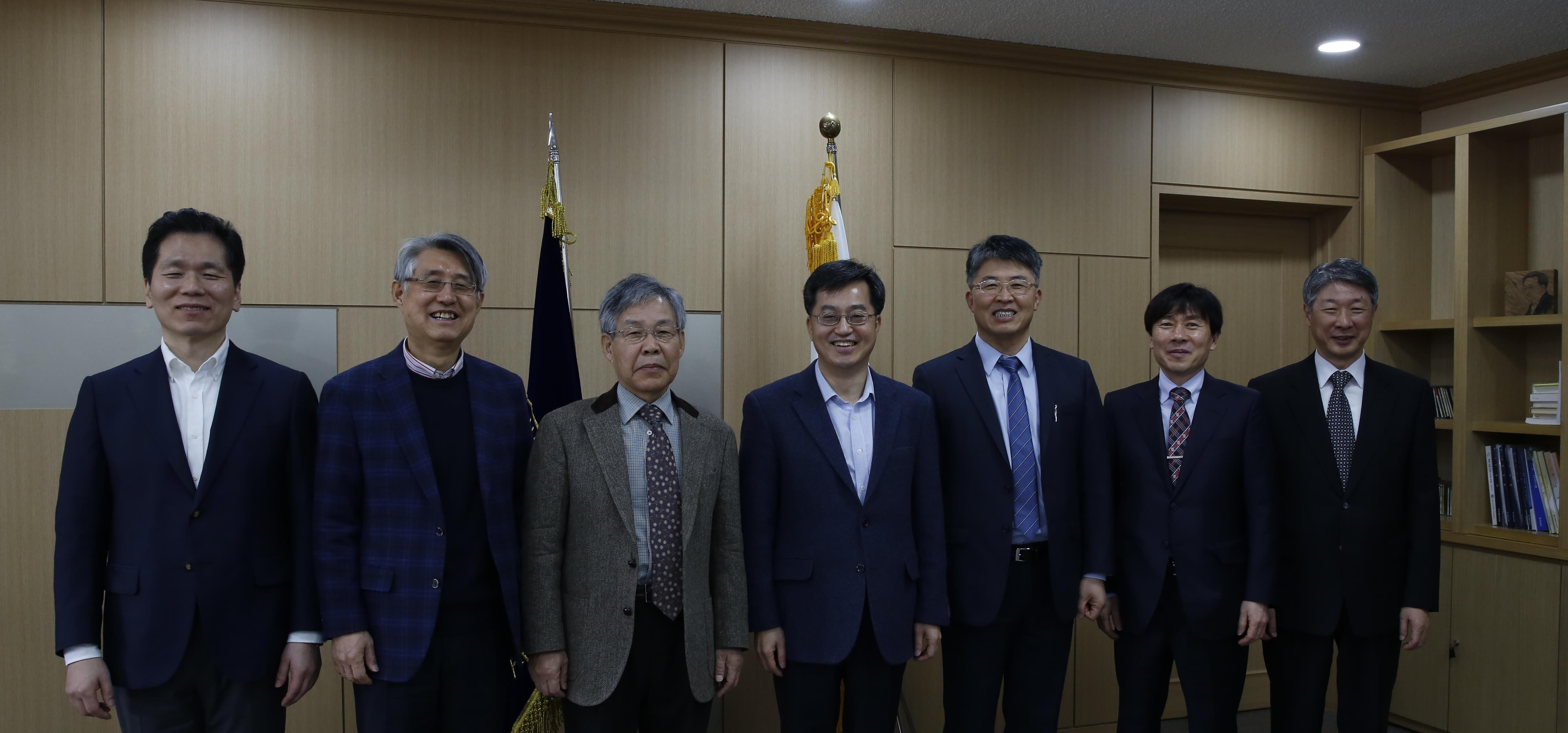 기부자 감사패 전달식…최태영, 최기주 교수, 김재준 대표 기부