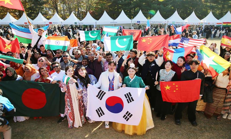 글로벌 아주 가을 축제, '아주 인터내셔널데이' 참석